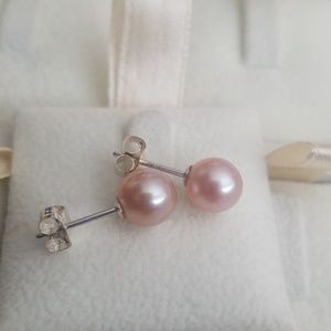 Sterling silver stud pearl
